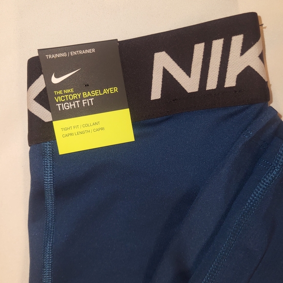 Nike Women's Blue Tight Fit Capris - Picture 1 of 3